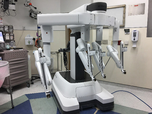 An Intuitive Surgical da Vinci Xi surgical robot in a hospital operating room